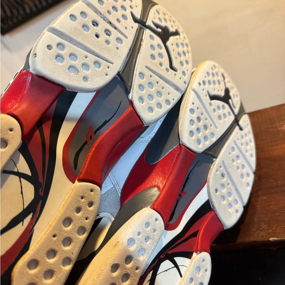 Jordan 8 Bugs Bunny. Size 10.5 M - Picture 3 of 3